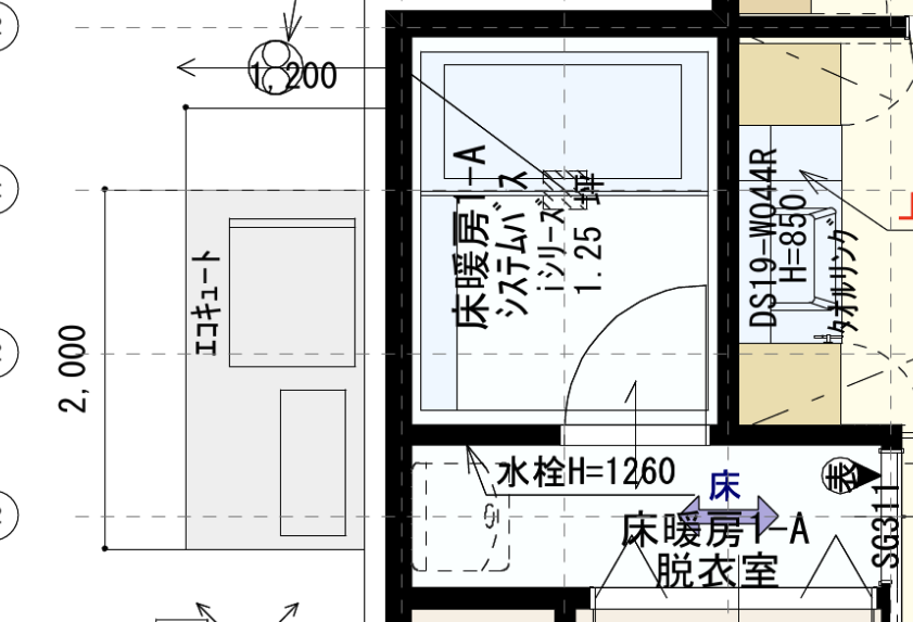 ろれさんの家の図面。エコキュートがシステムバスの壁のすぐ外側、洗面室に近い西側に配置されている