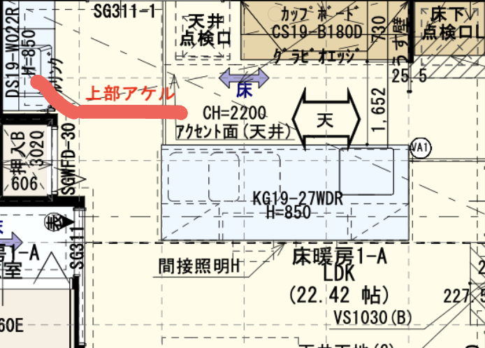 最終決定の平面図。洗面台上のみに「上部アケル」の指示が残り、カップボード上の指示は外されている